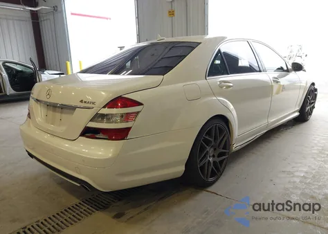 2009 Mercedes-Benz S 550 4Matic z USA, uszkodzony, nr VIN WDDNG86X89A270689